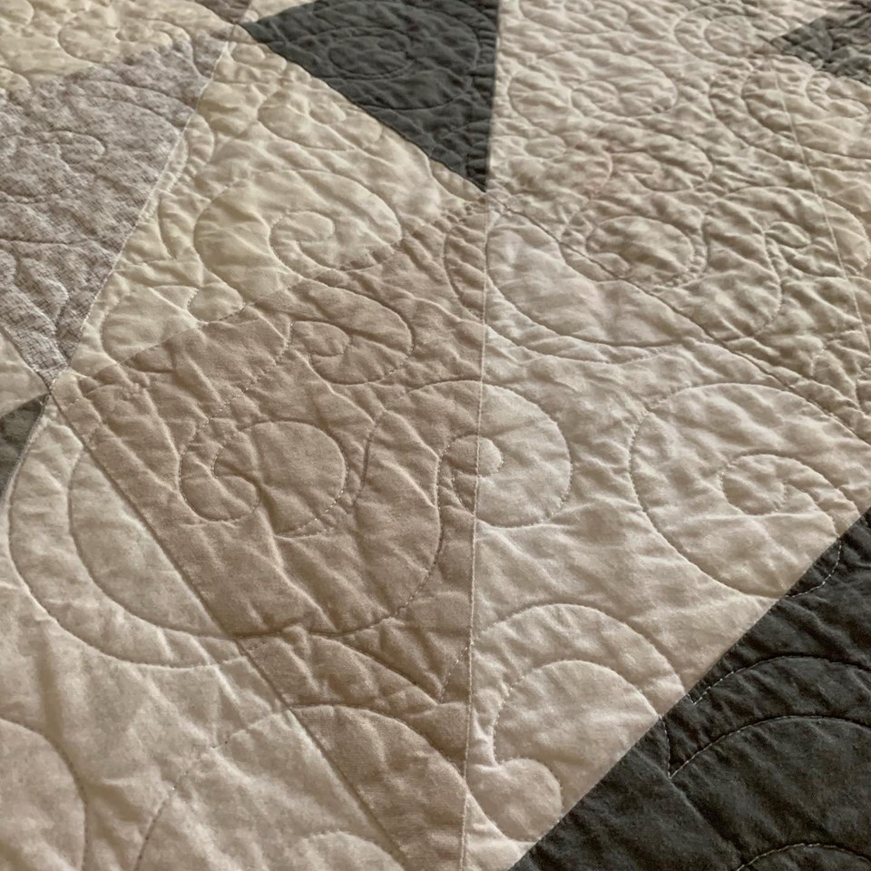 Edge to Edge on a Modern Quilt